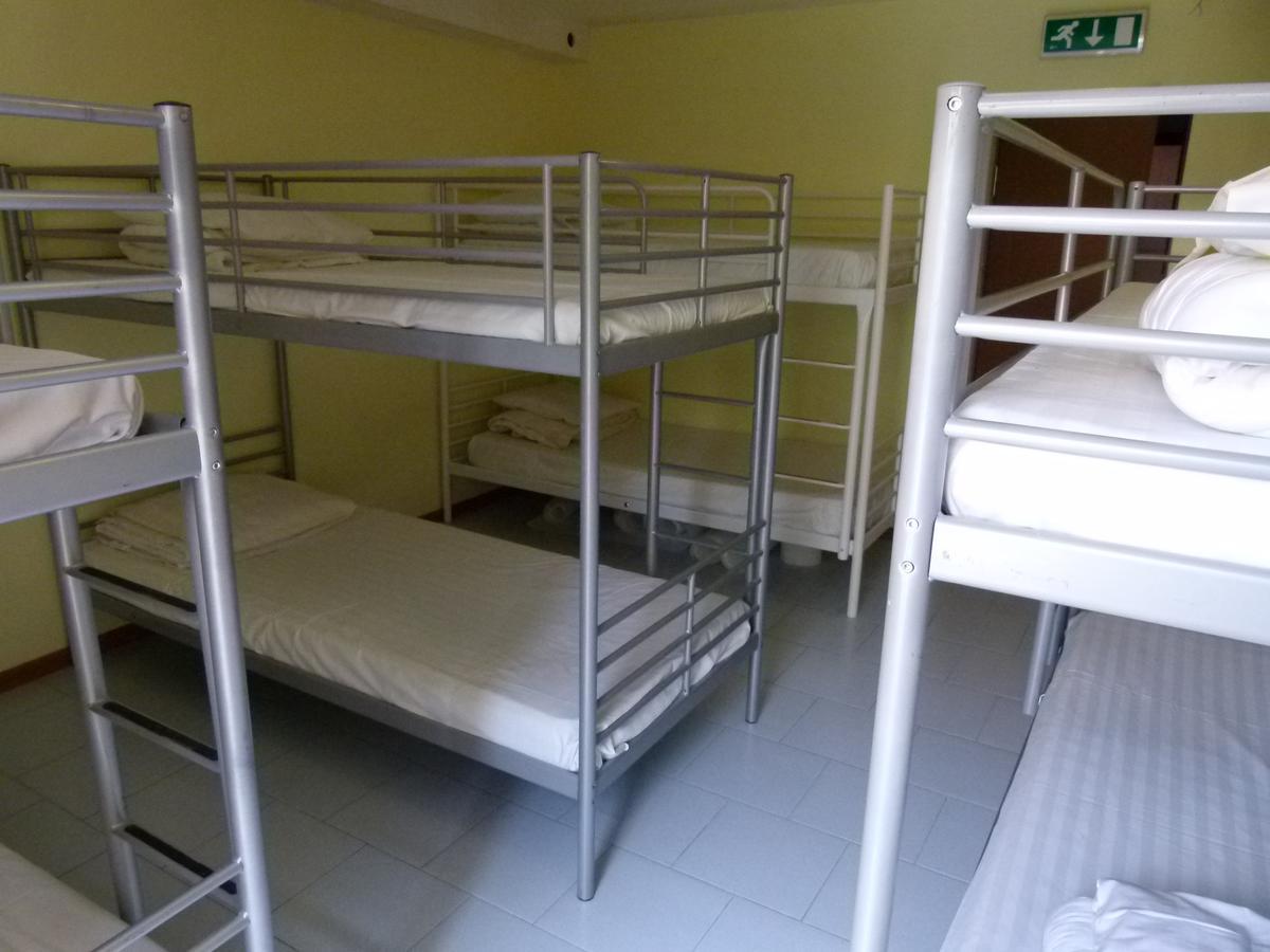 Why Me Eco-Friendly Hostel ティビリシ エクステリア 写真
